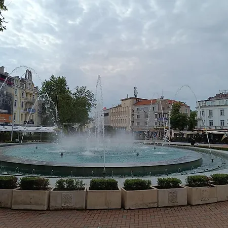 на центъра на до фонтаните и морето и градинта Varna