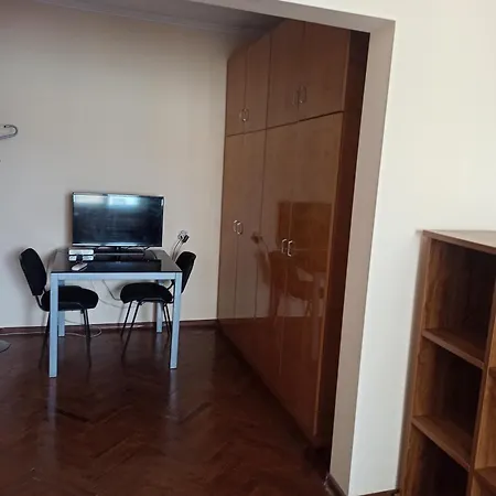 Apartament на центъра на до фонтаните и морето и градинта