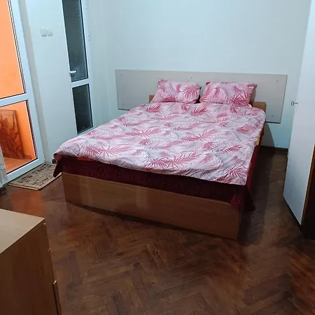 Apartament на центъра на до фонтаните и морето и градинта Varna