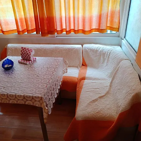 Apartament на центъра на до фонтаните и морето и градинта