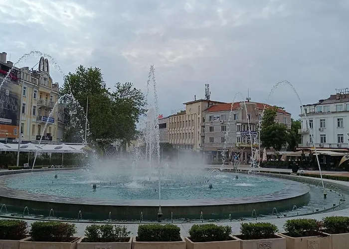 на центъра на до фонтаните и морето и градинта فارنا